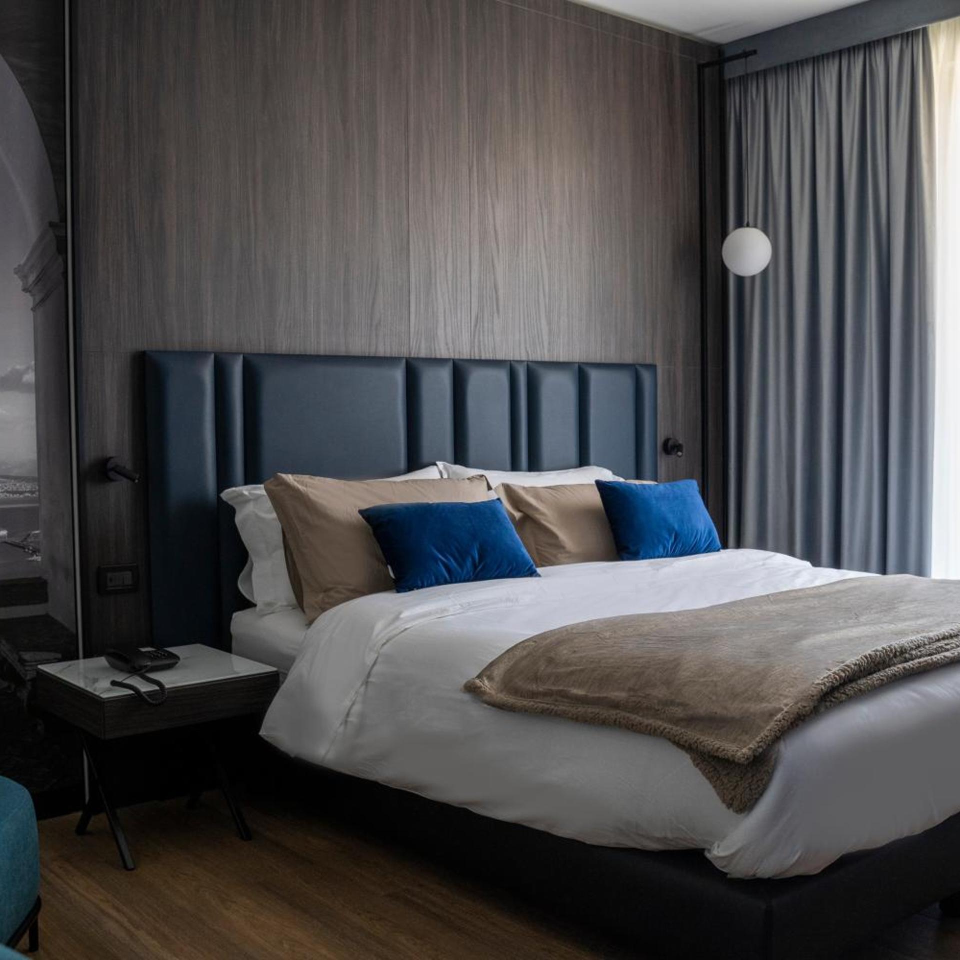 Deluxe, Double Bed
