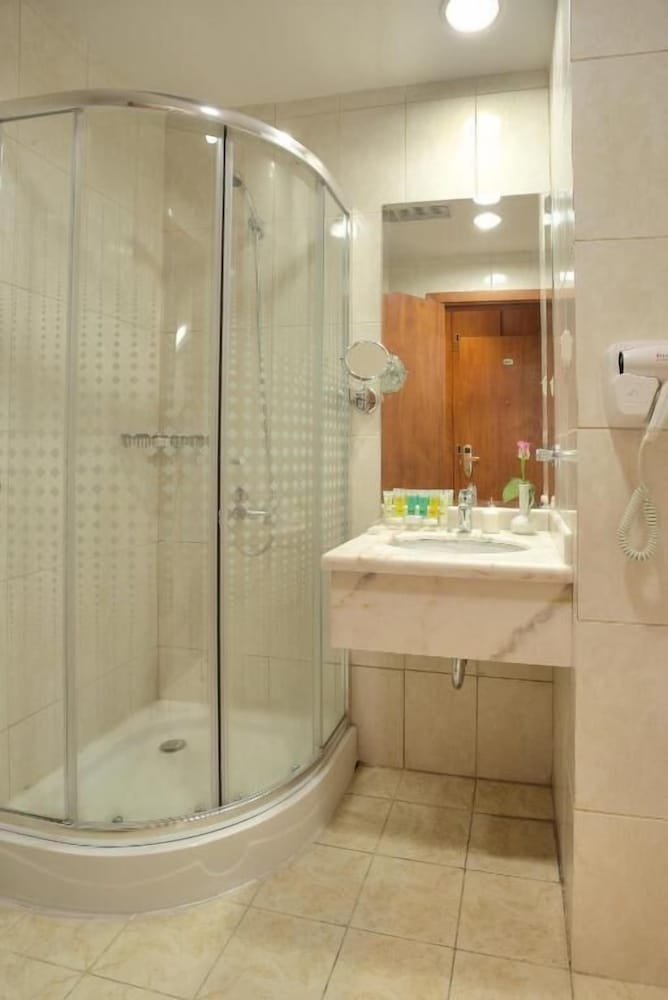 بركة برهان (Barakat Burhan Hotel) 18/19