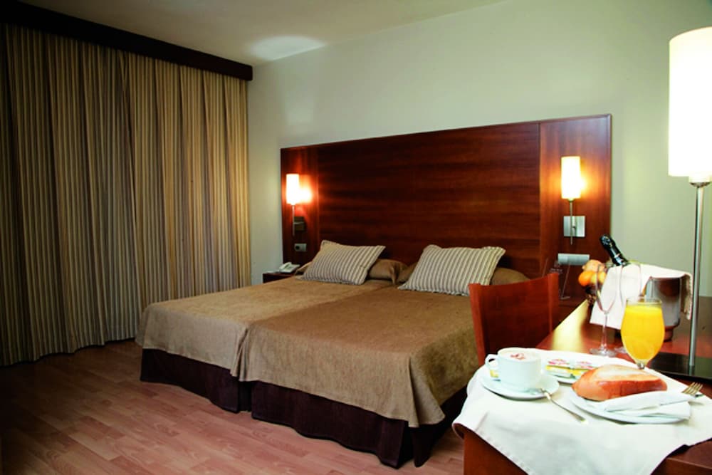 Hotel Bs Capitulaciones 8/28