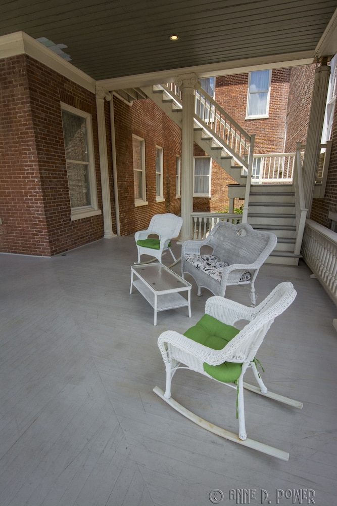 The Guest House Historic Mansion 45/73