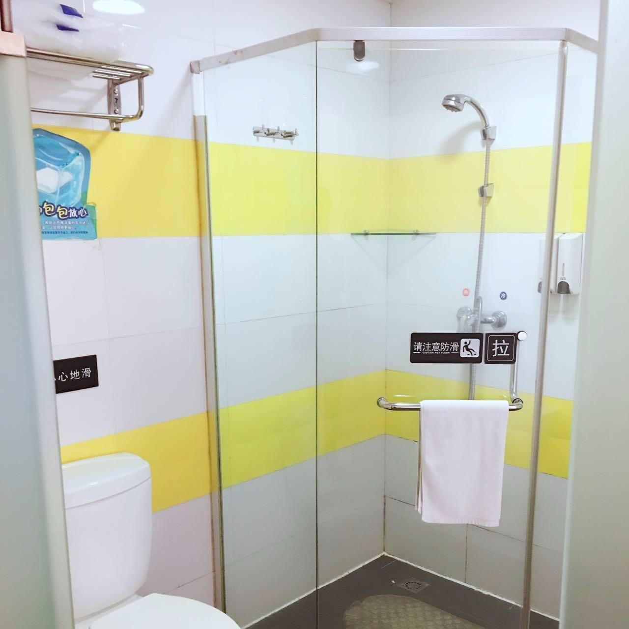 7 Days Inn (Shanghai Yanchang Road Metro Station) 11/11
