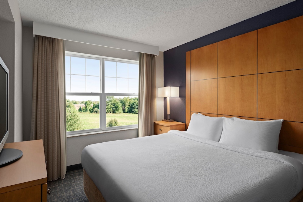 Residence Inn Mt Laurel At Bishop S Gate 6/40
