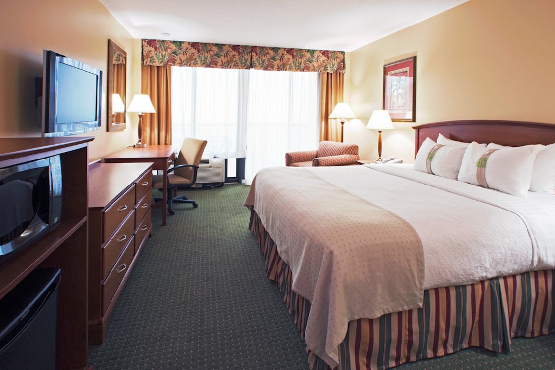Holiday Inn Hotel and Suites Clearwater Beach 17/50
