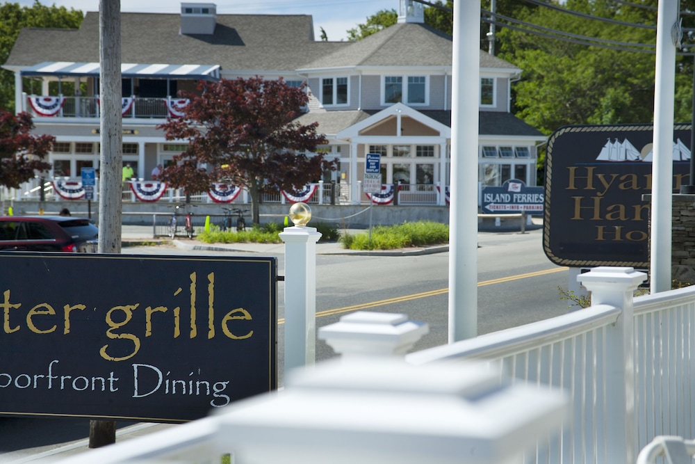 Hyannis Harbor Hotel 7/33