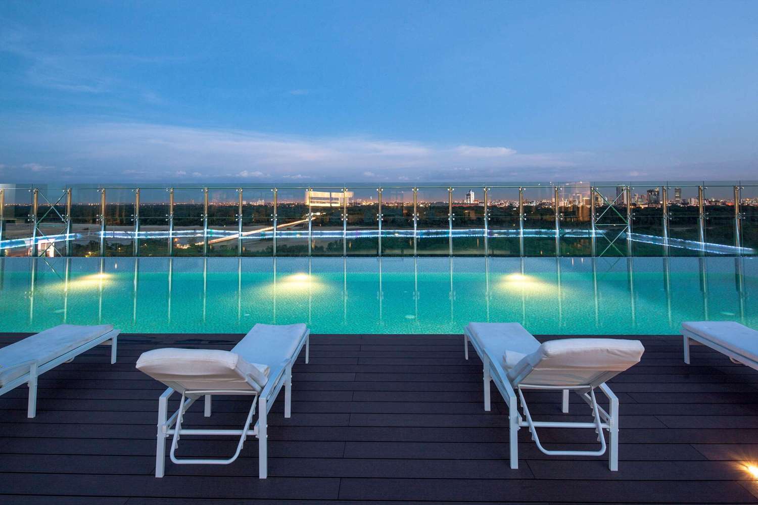 Radisson Hotel Santa Cruz 62/63