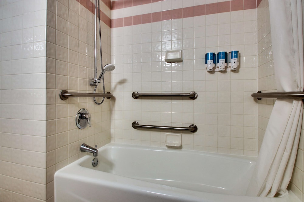 Drury Inn and Suites Evansville East 49/50