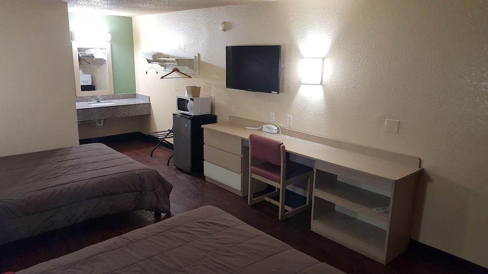 Mentor Home Inn & Suites 25/43