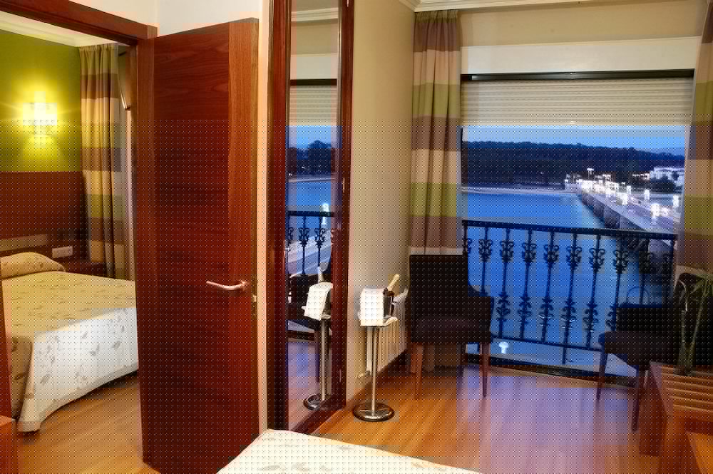 Hotel Puente De La Toja 12/27