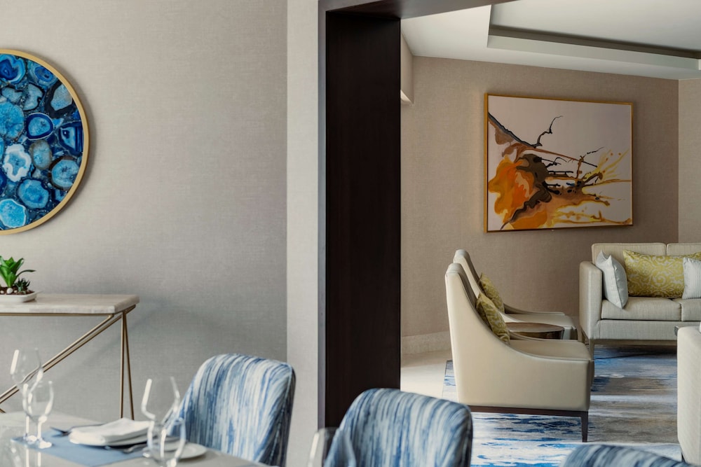 Shangri La Eros New Delhi Hotel 24/72