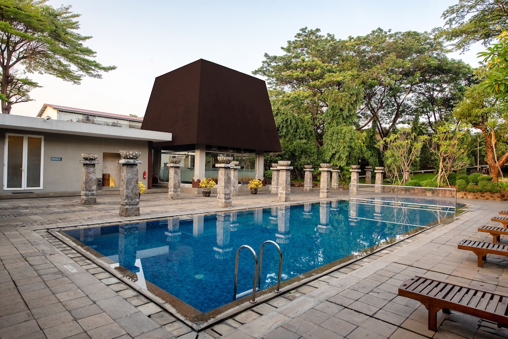 Oakwood Hotel and Apartments Taman Mini Jakarta 55/57
