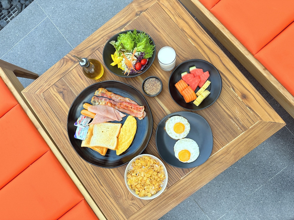 Ramada by Wyndham Bangkok Sukhumvit 11 65/83