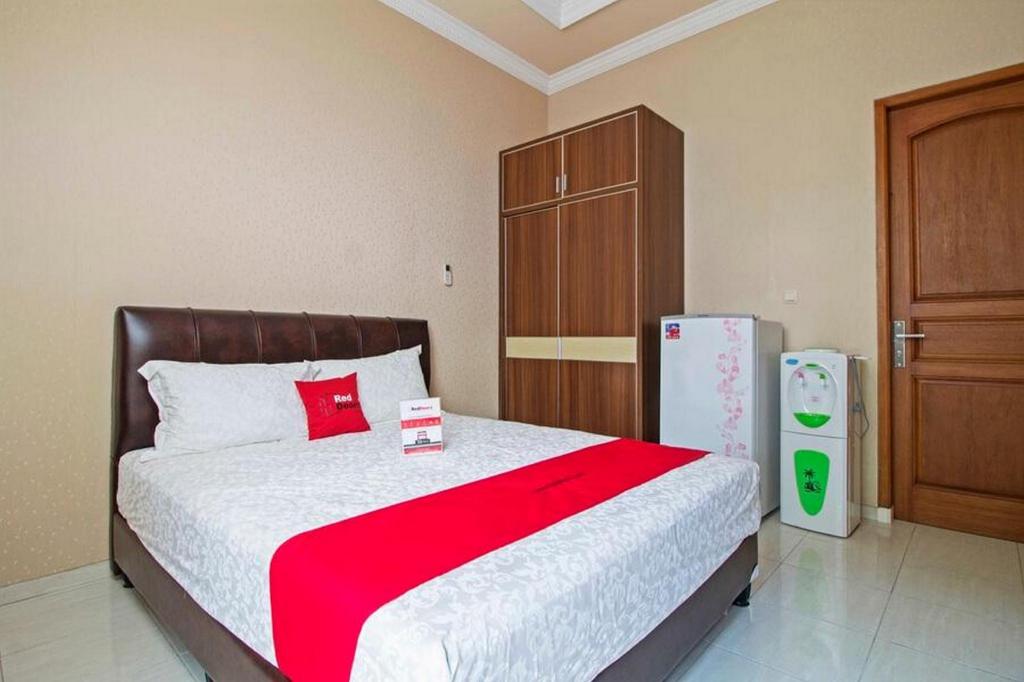 Reddoorz Near Mercu Buana University 6/55