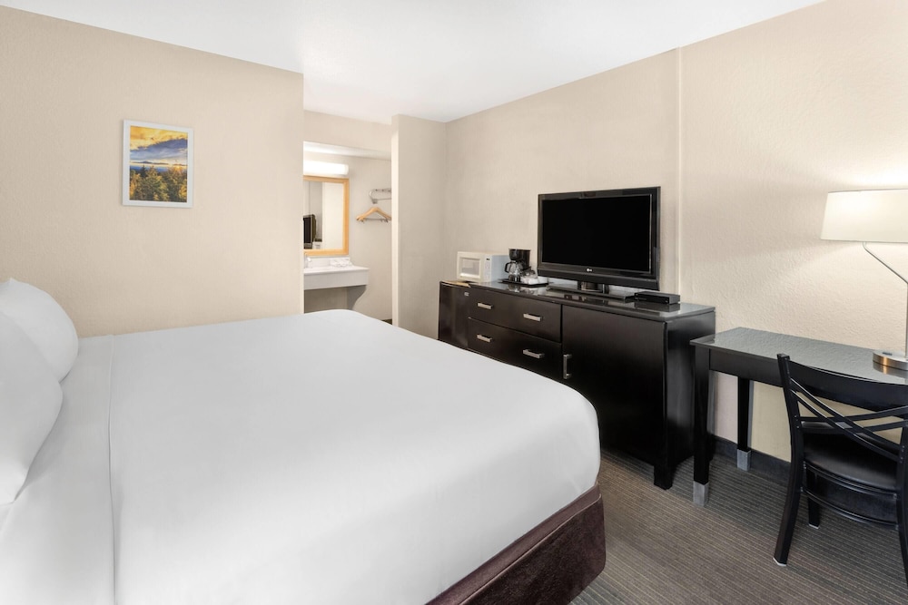 Days Inn by Wyndham Mackinaw City/Bridgeview Area 21/61