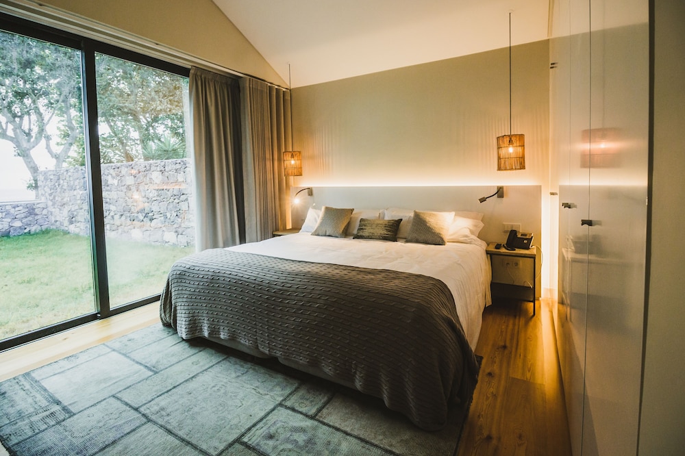 Deluxe, Villa, King Bed, Partial Sea View
