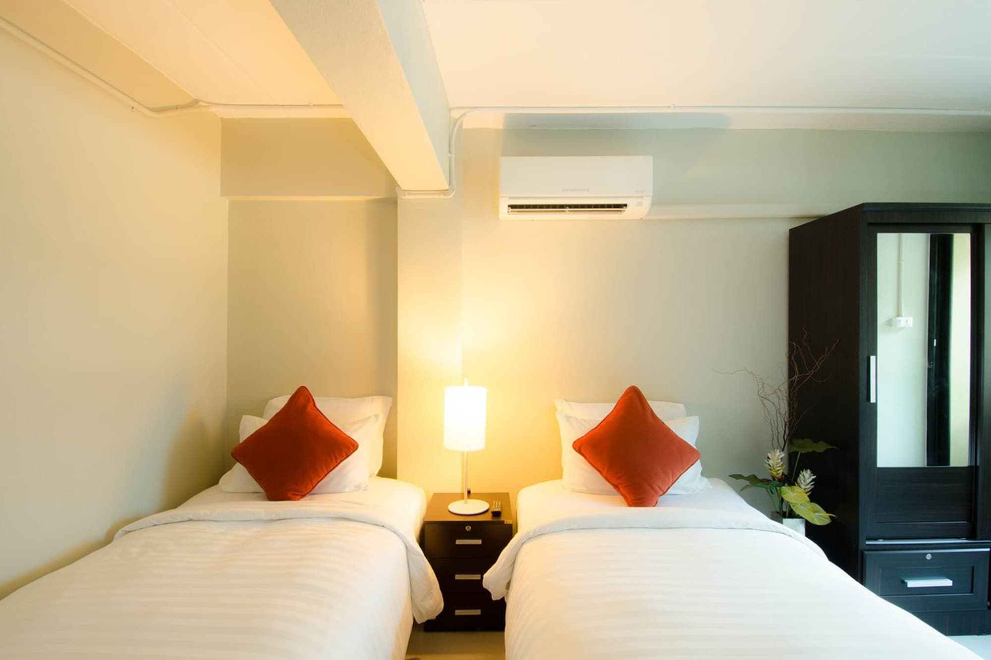 STUDIO, DOUBLE BED