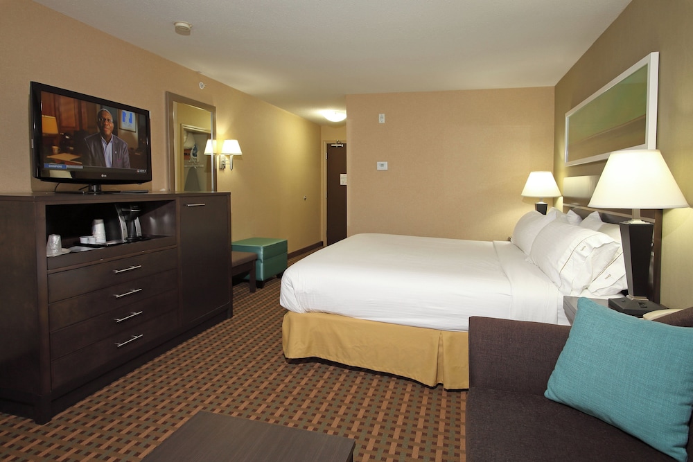 غرفة قياسية بسرير كينج مع أريكة، Holiday Inn Express Vernon 5/9