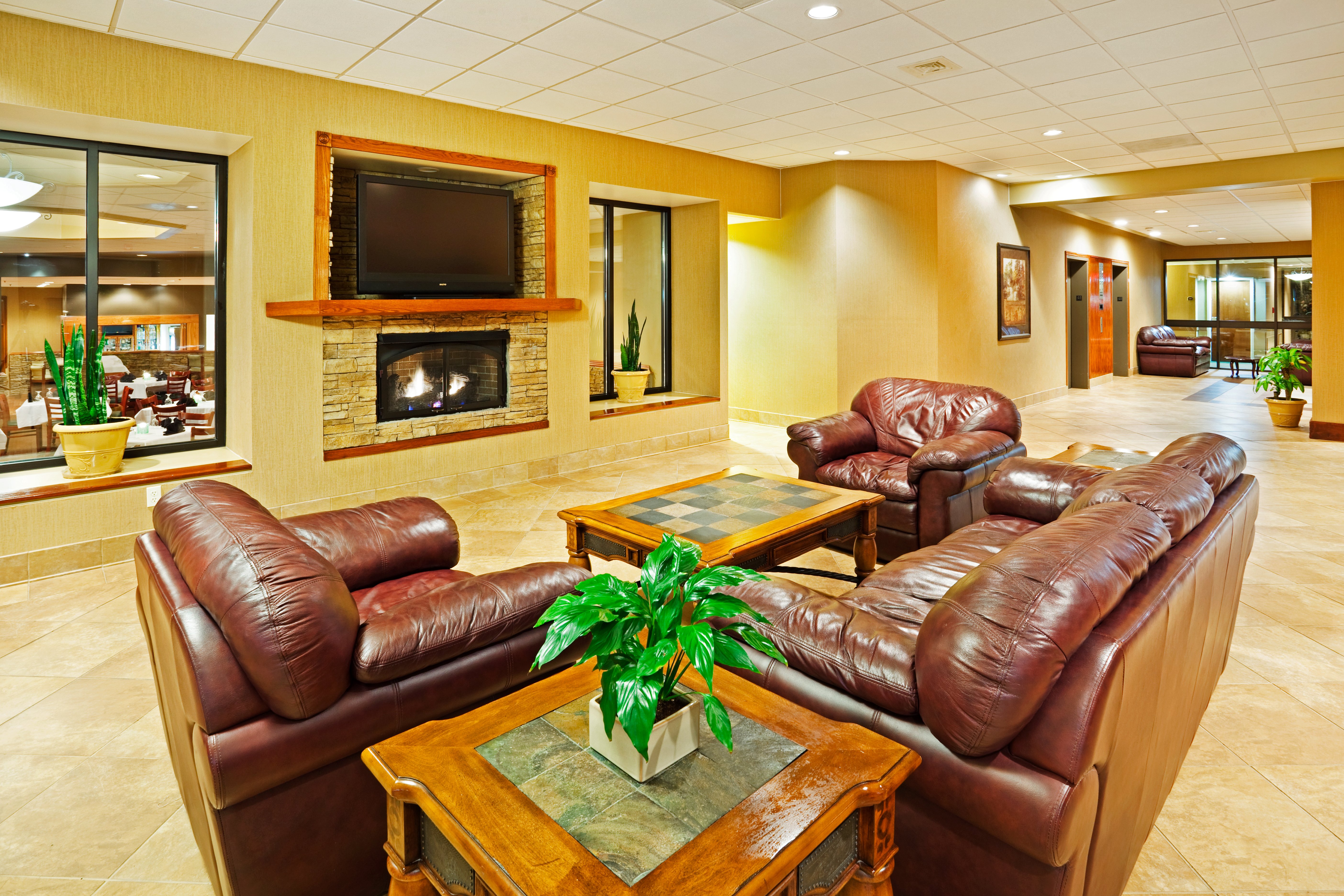Holiday Inn Johnson City 48/79