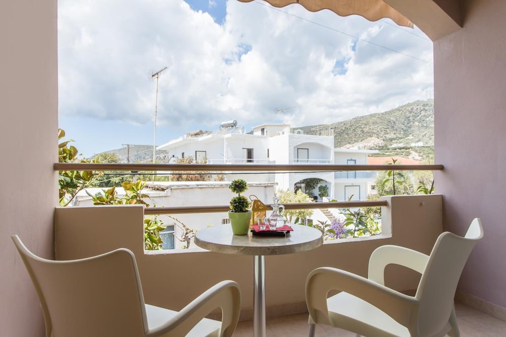 Glaros Hotel 17/18