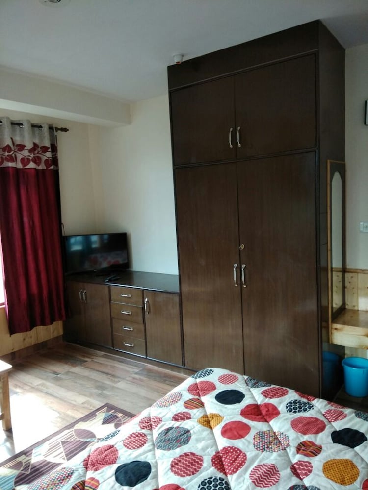 Sky Way Manali by Royal Collection 2/8