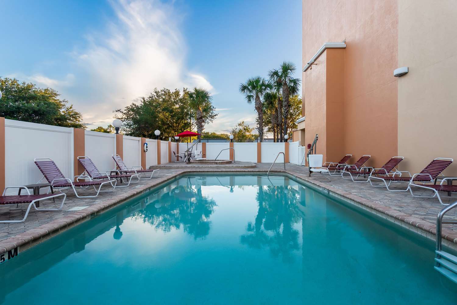 Comfort Suites Tampa Airport North 35/35
