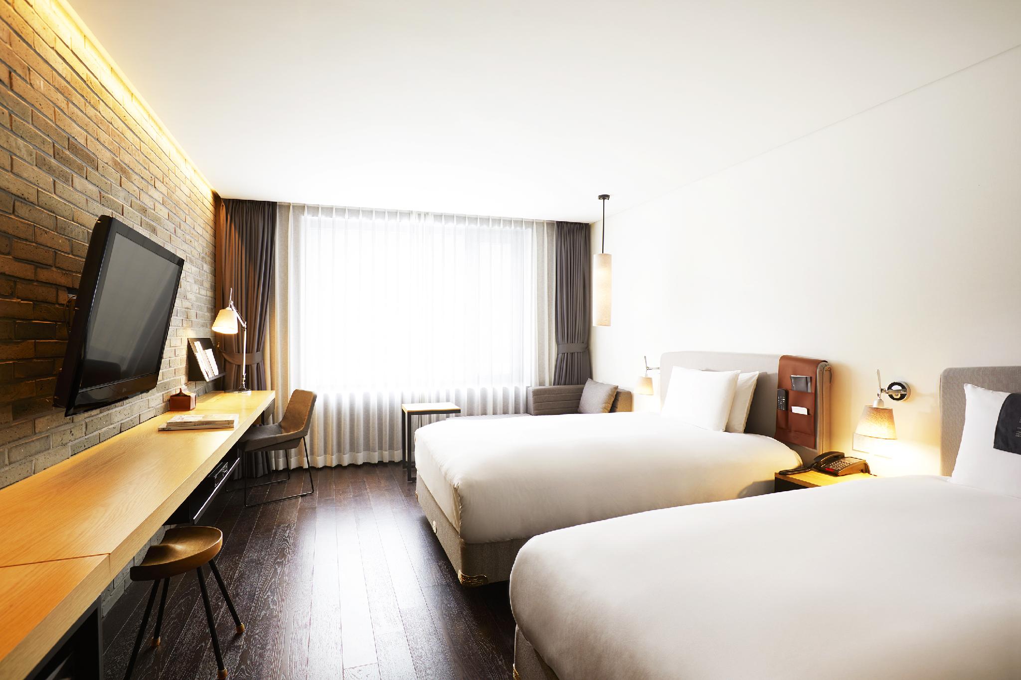 Semi Room, Deluxe, Twin Beds, 1 Double and 1 Single Bed