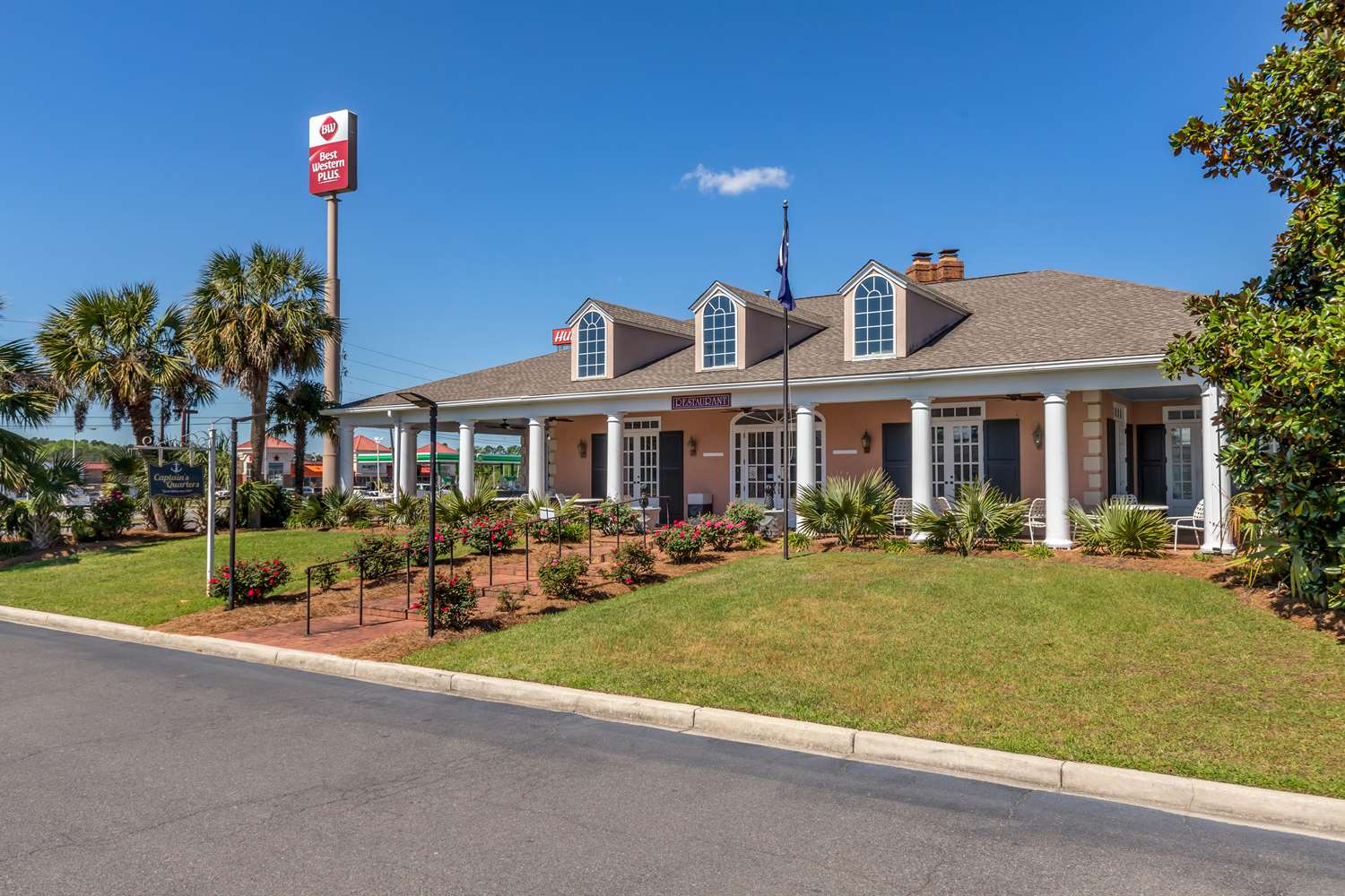 Best Western Plus Santee Inn 22/25