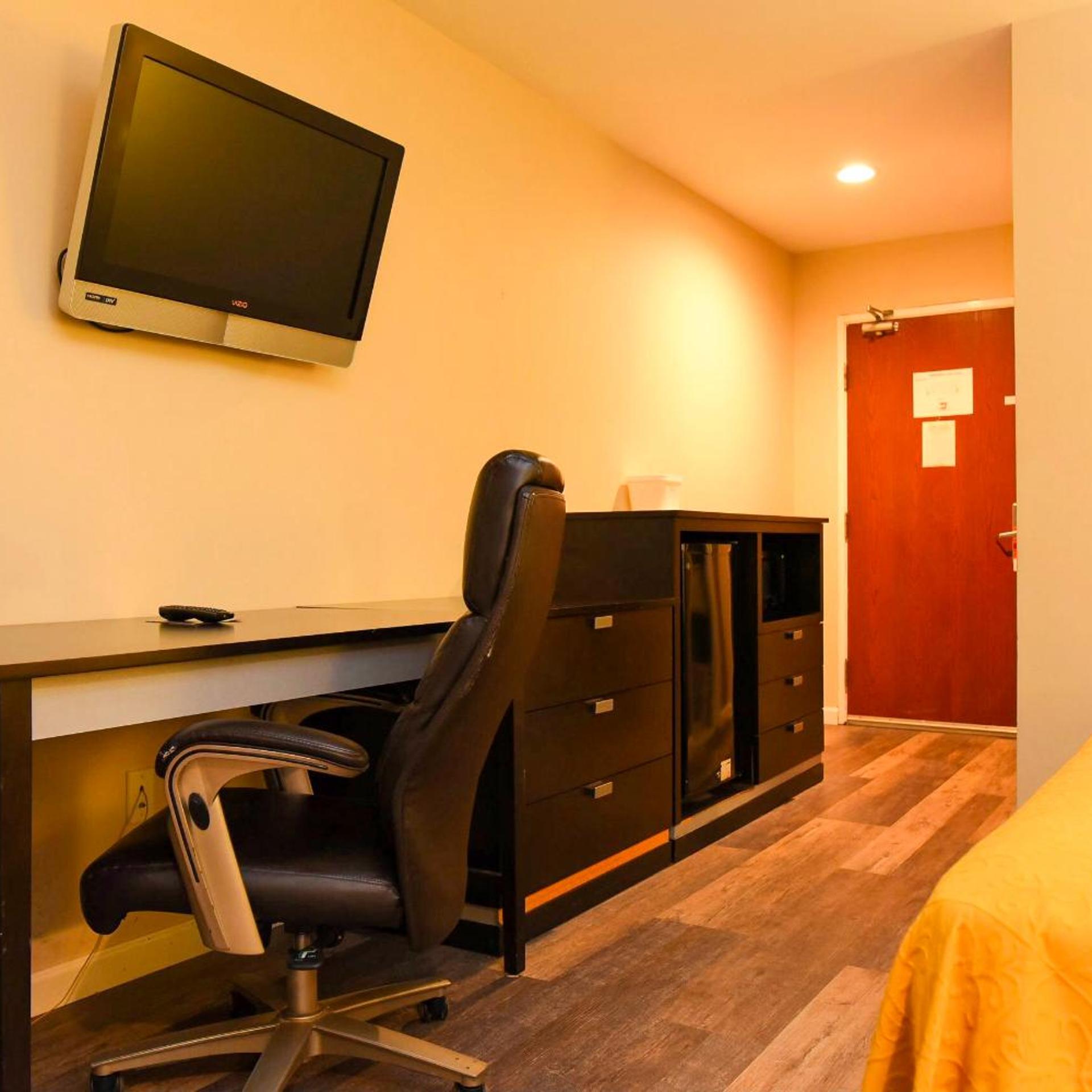 Capital Inn Suites 27/28