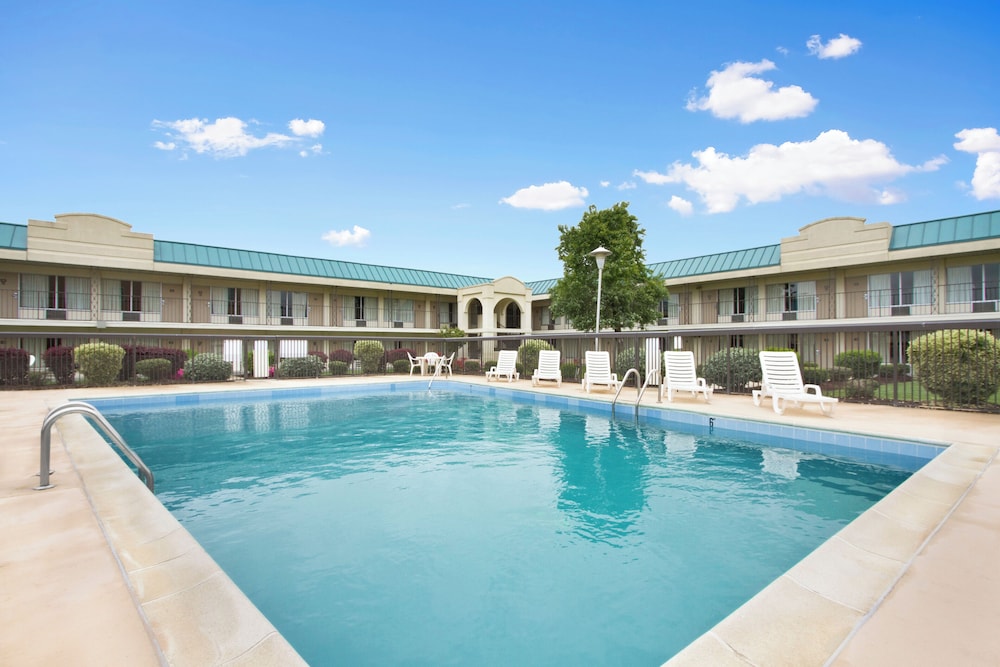 Baymont by Wyndham Emporia VA 5/39