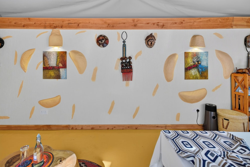 PrideInn Mara Camp 6/50