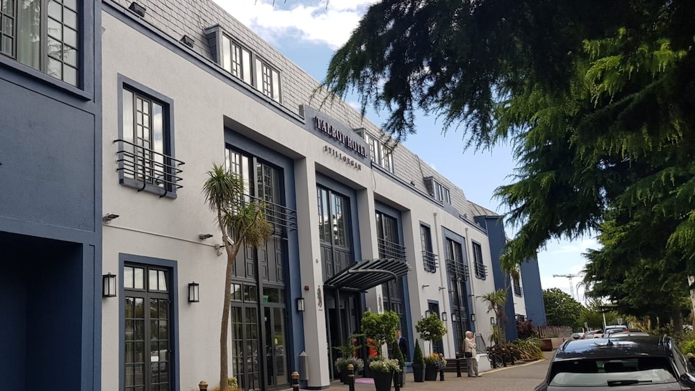 Talbot Hotel Stillorgan 62/65