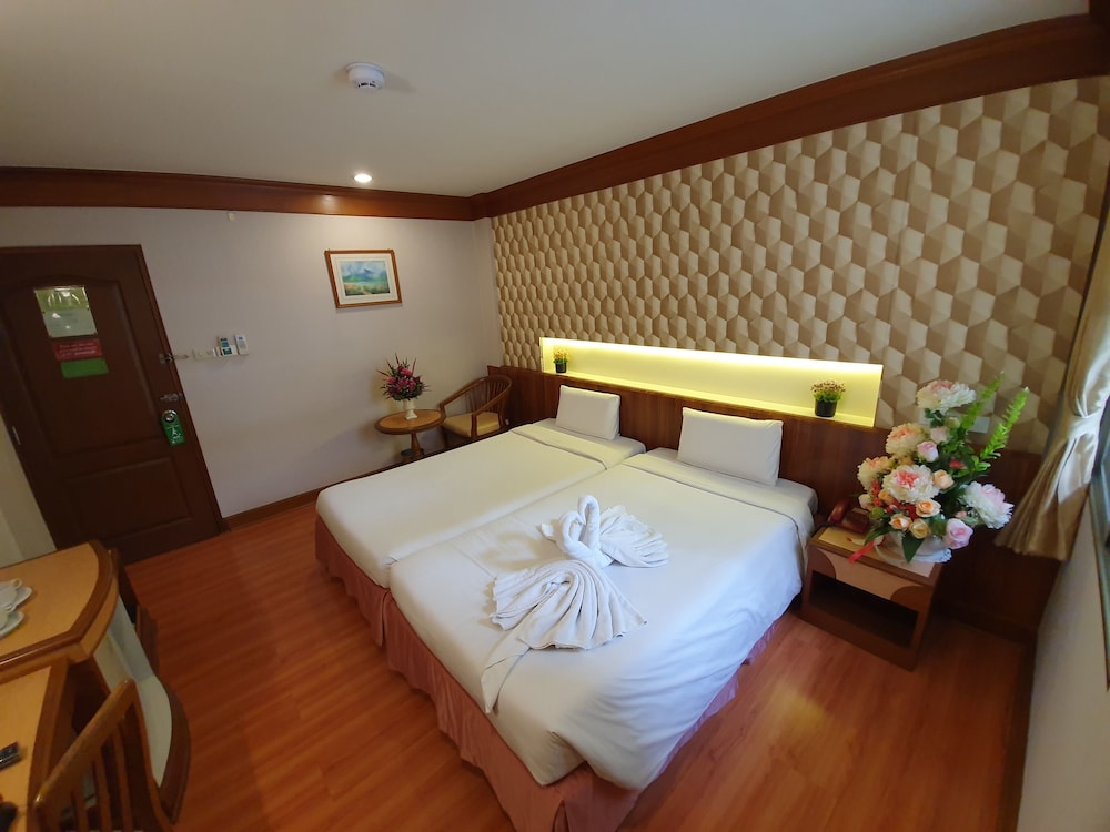 Sakol Hotel 35/65