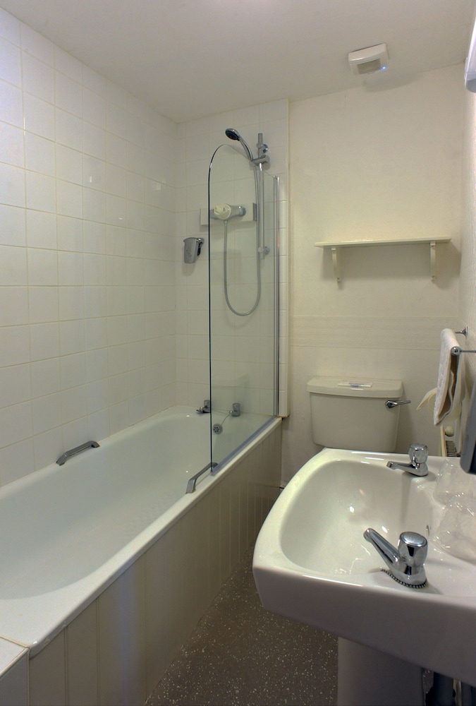 Spy Glass & Kettle Hotel 37/41