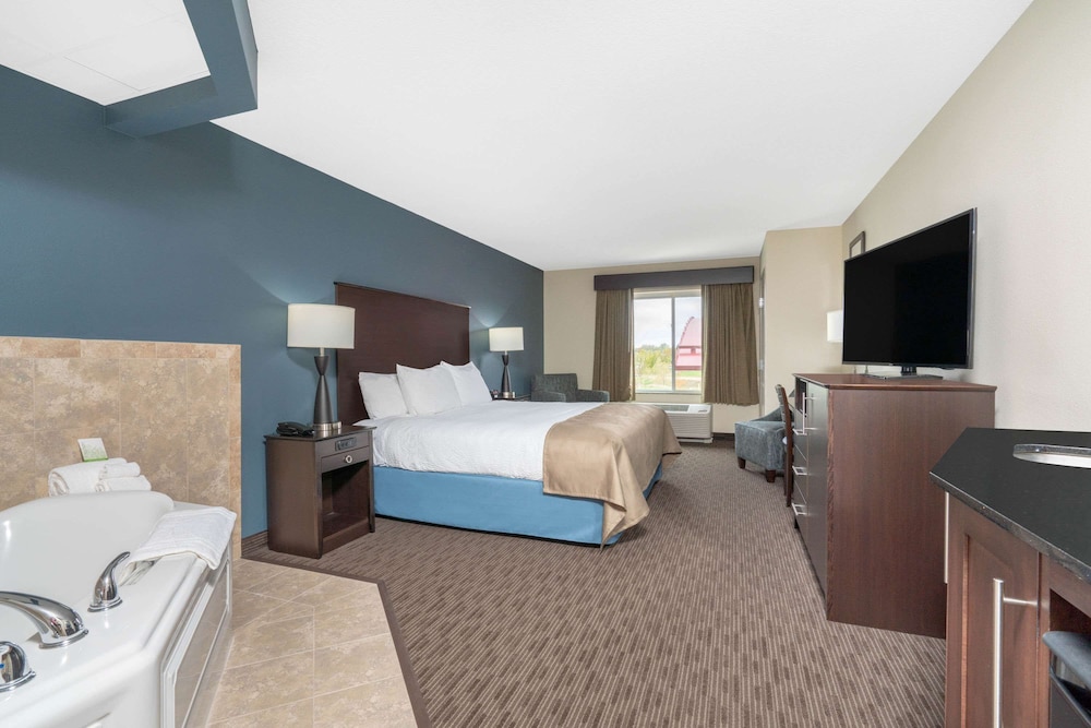 AmericInn by Wyndham Windom 4/22