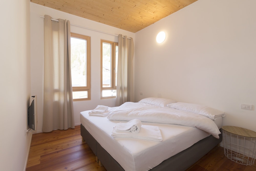 Comfort, Apartment, Queen Bed, Mountain Side, Sofa