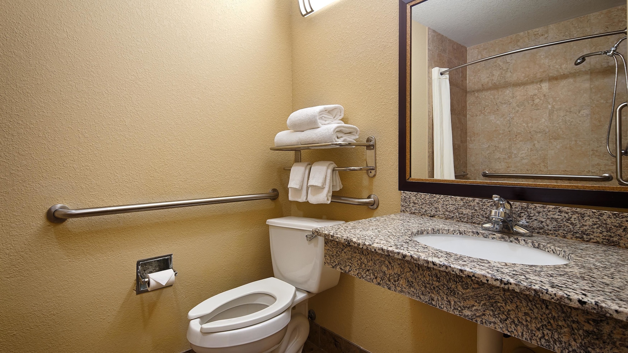 غرفة قياسية بسريرين كوين لذوي الإعاقة، Best Western Bastrop Pines Inn 6/7