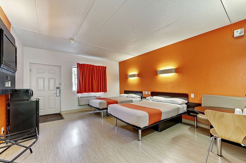 Motel6 Villa Park, IL - Chicago West 29/65