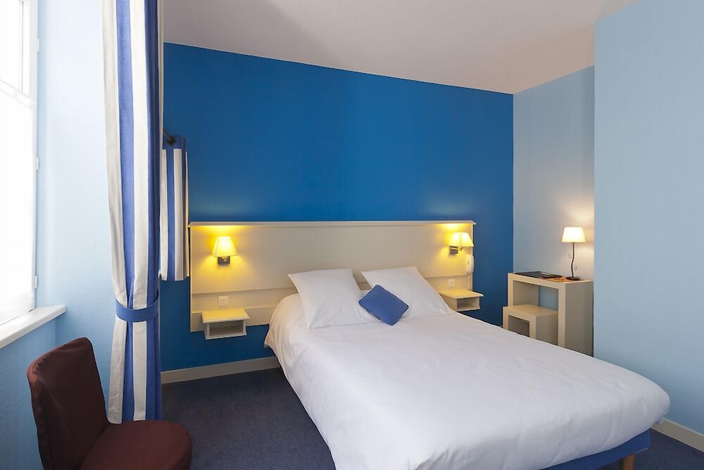 Hotel Du Port 25/50