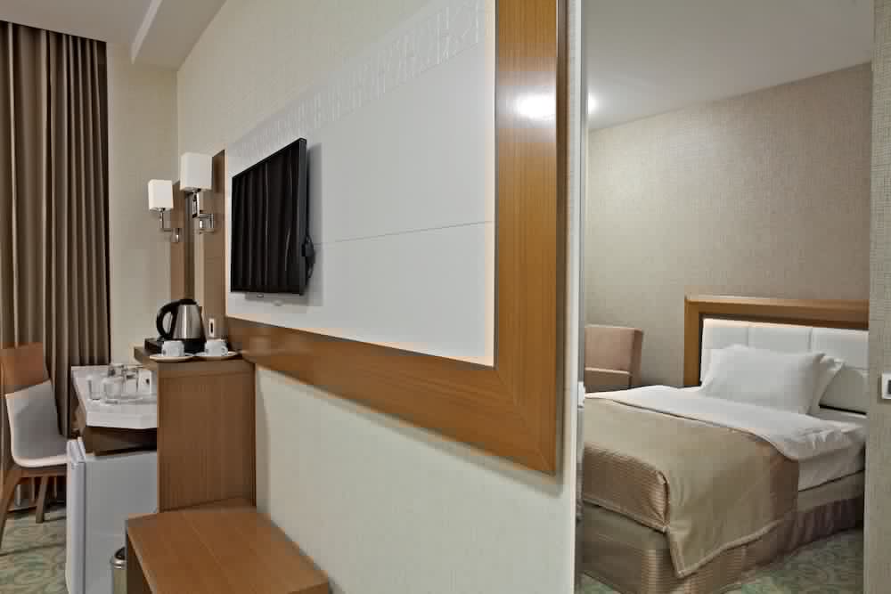 Selcuk Hotel Sems I Tebrizi 19/93