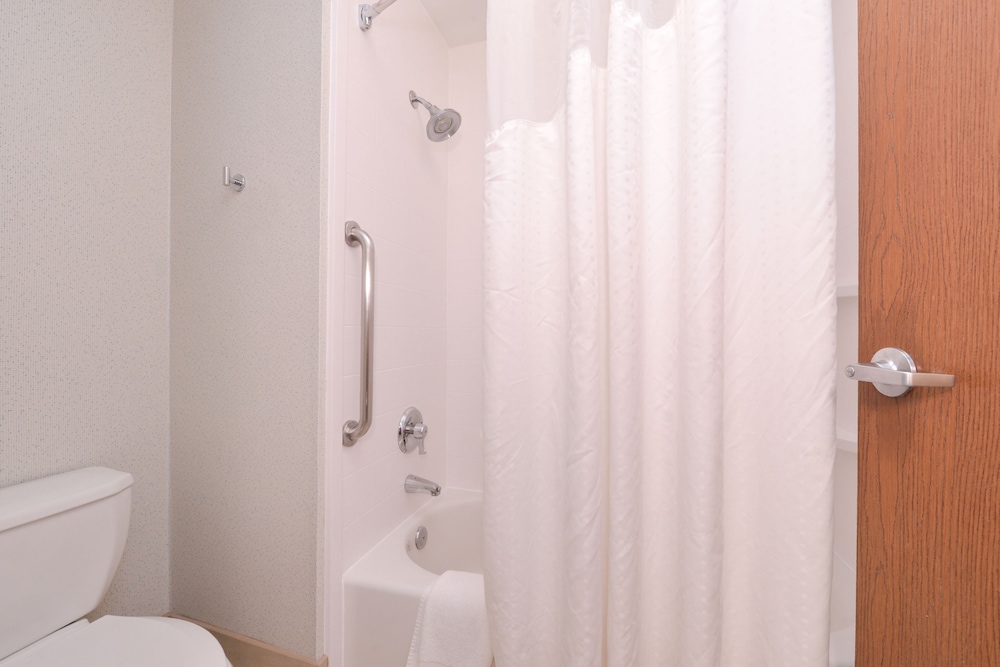 غرفة قياسية بسريرين كوين مع أريكة، Holiday Inn Express Glenwood Springs Aspen Area, an IHG Hotel 7/9