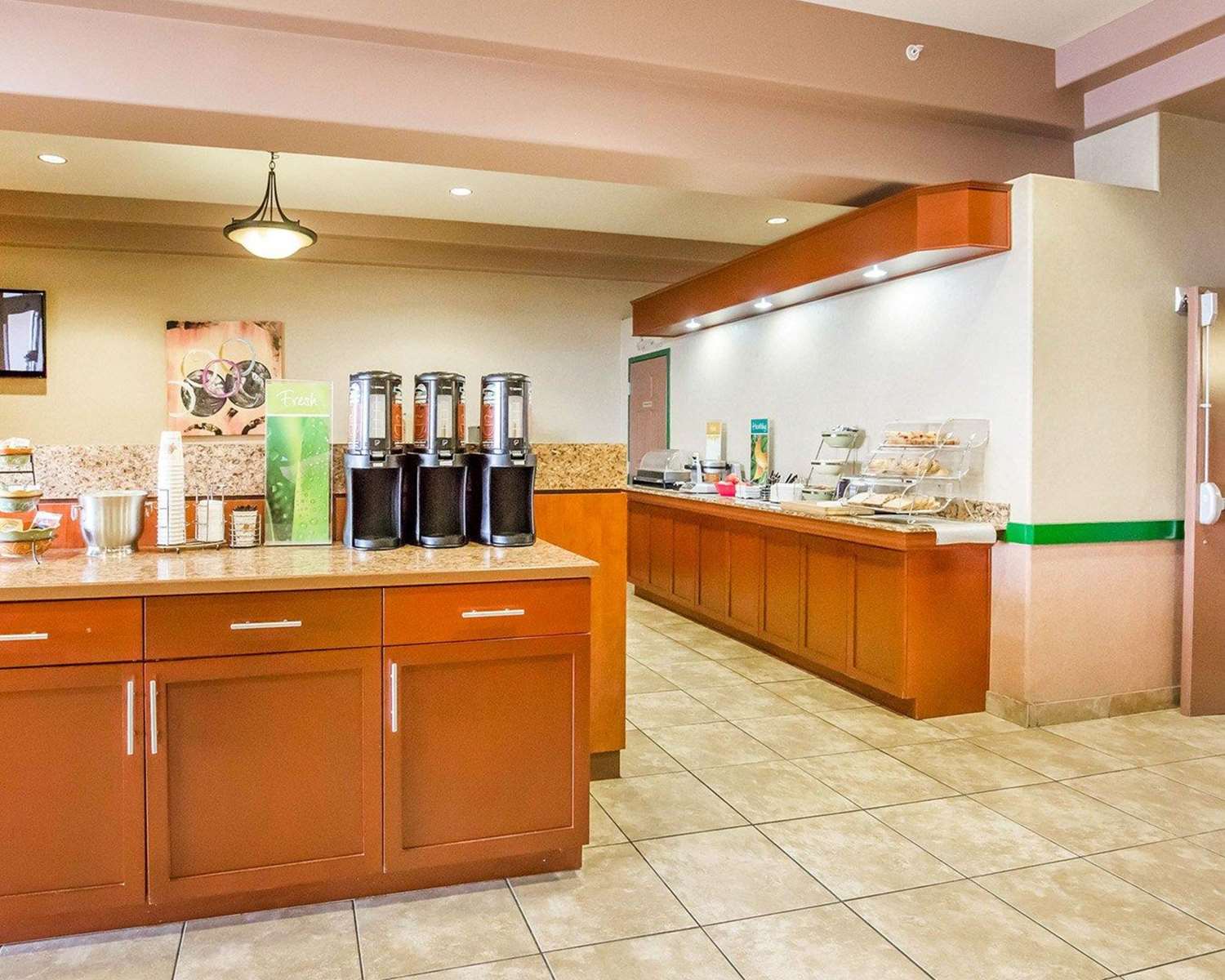 Quality Inn and Suites Lethbridge East 10/52