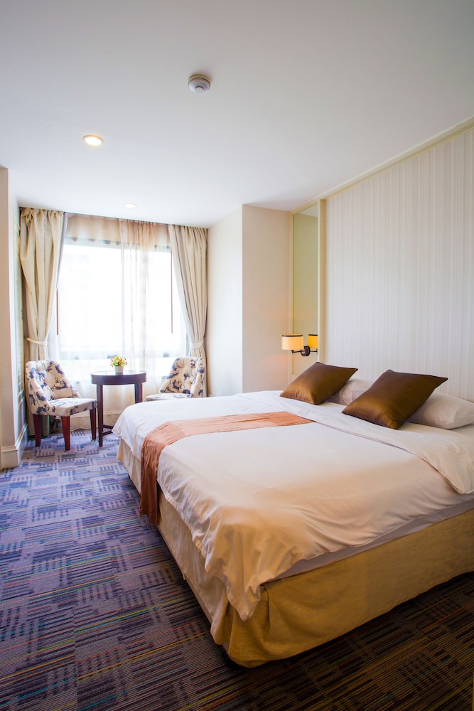 Aphrodite Inn 10/37