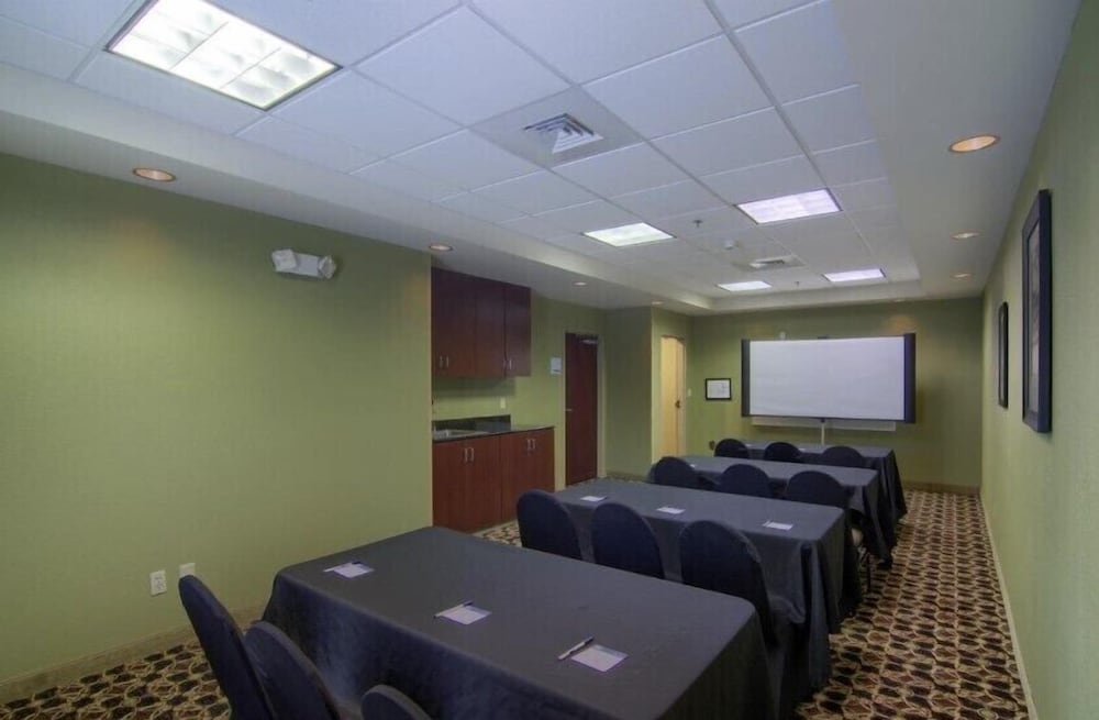 Comfort Suites Mobile-South Alabama University Area 36/43