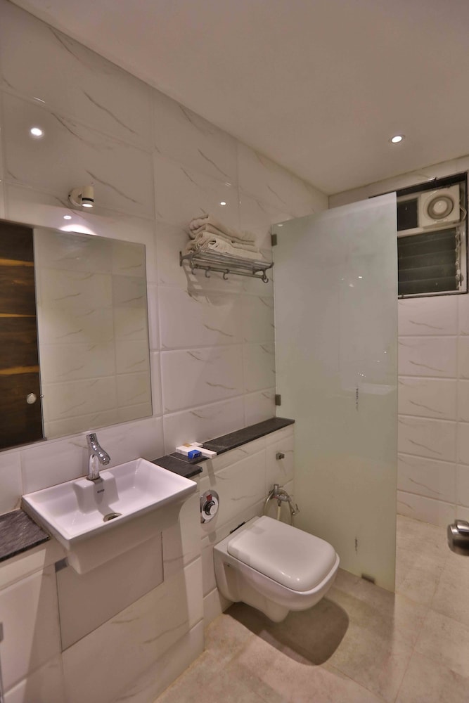 HOTEL PRESIDENT COTTAGE 39/43