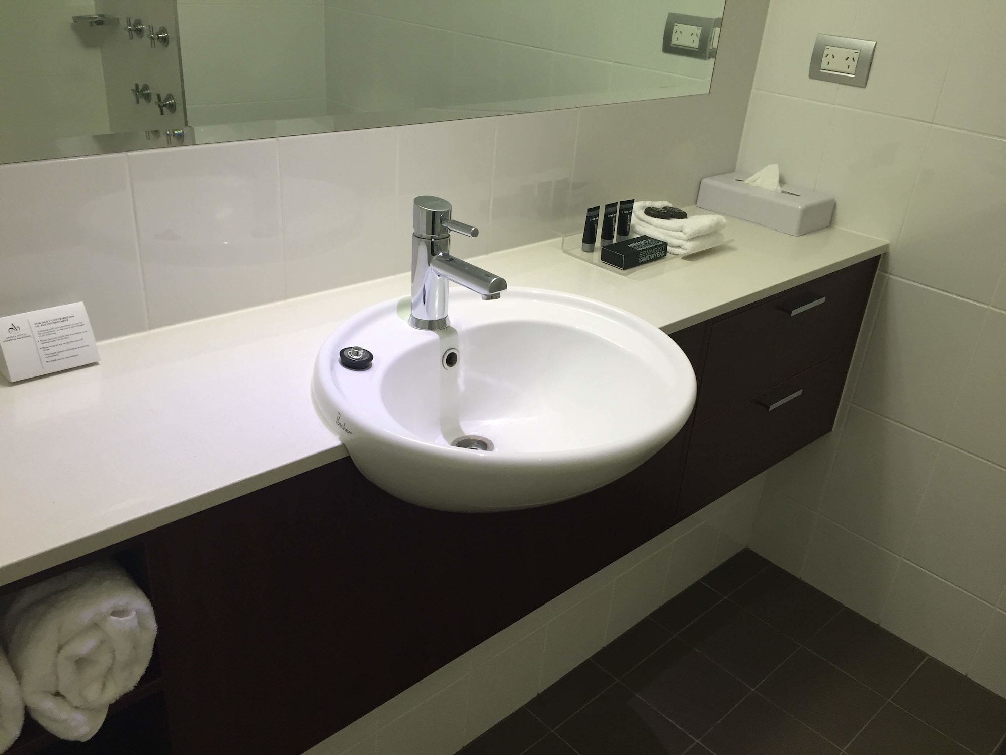 Courtyard, Twin Beds, King Bed, Balcony، Amora Herencia Riverwalk Melbourne 5/7