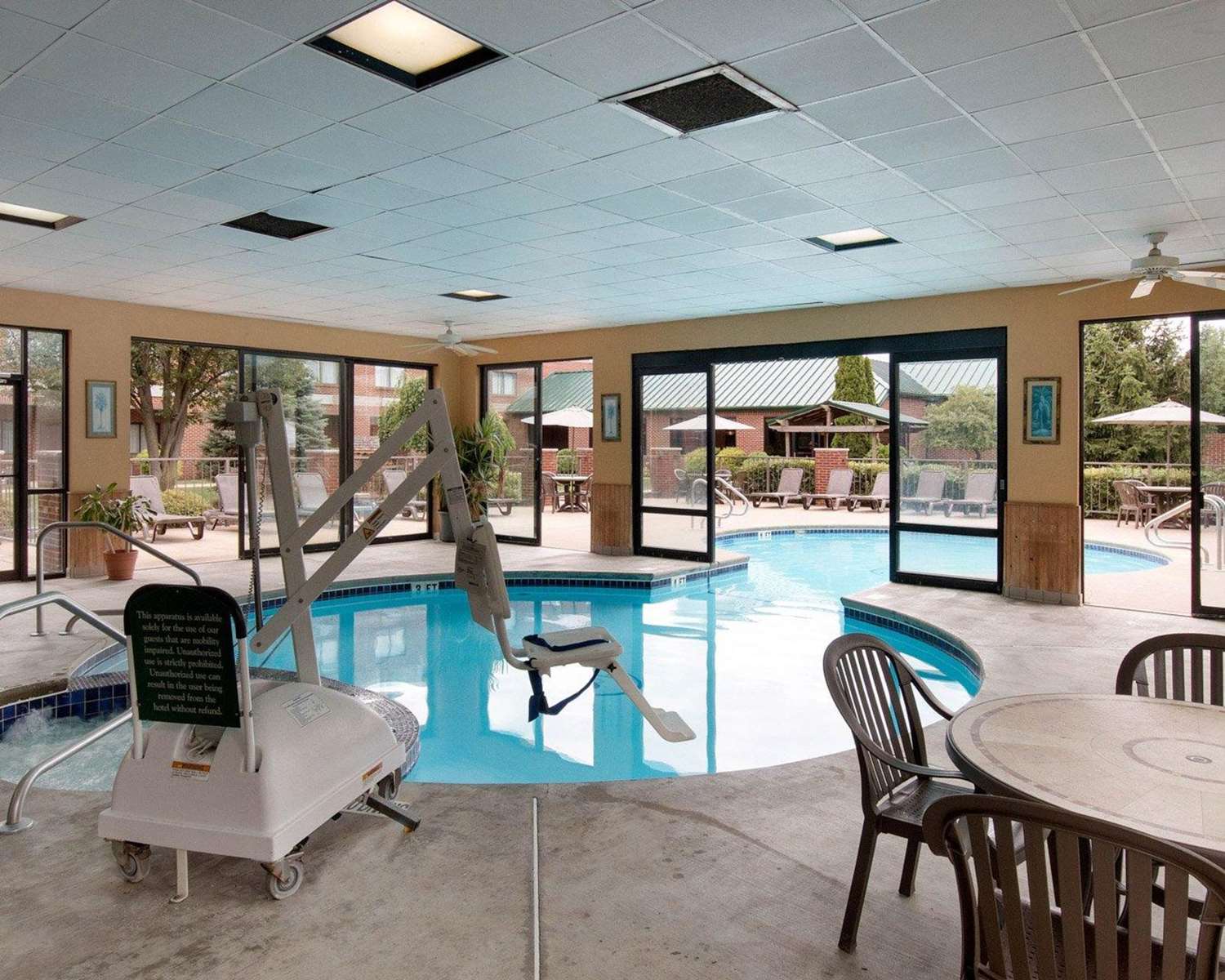 swimming pool spa