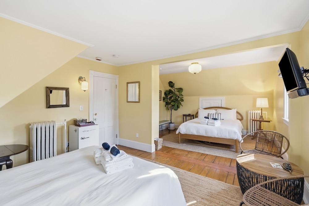 Chart House Inn 3/45
