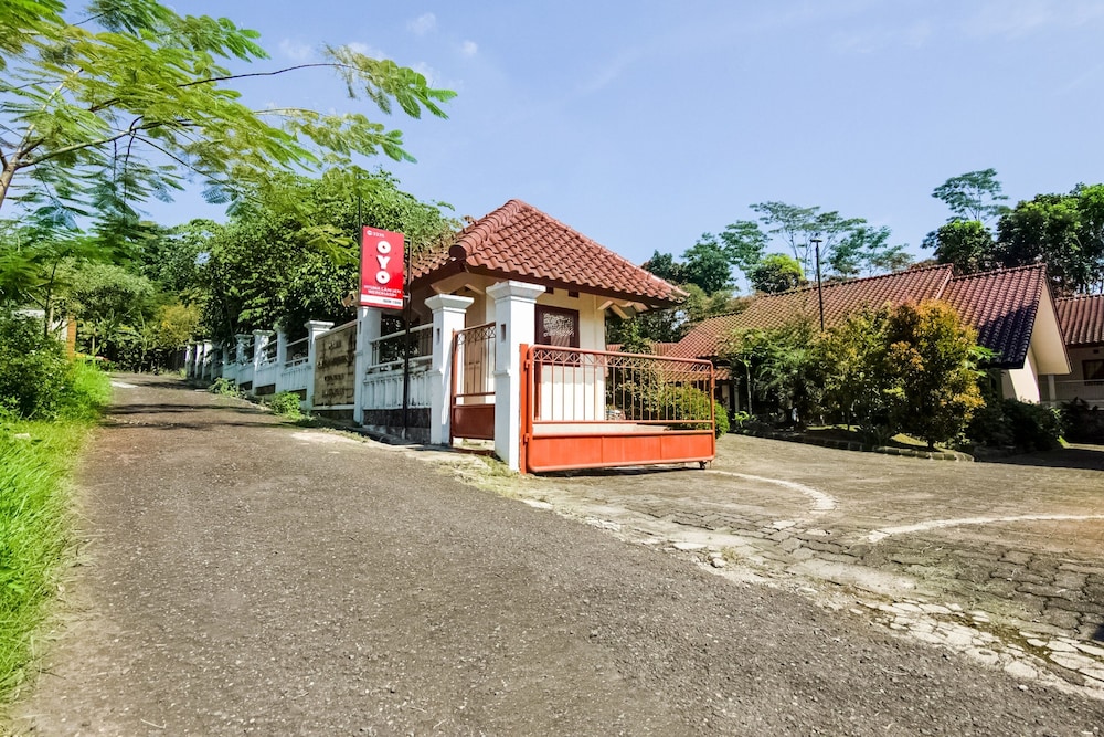 OYO 3335 Wisma Langen Werdhasih 21/28