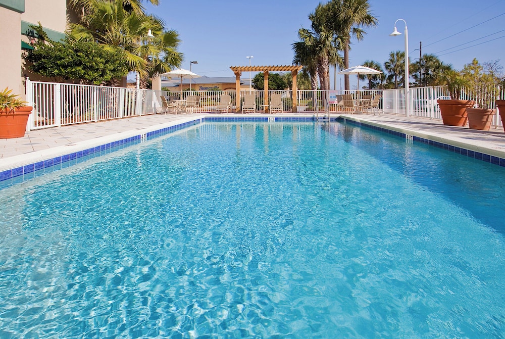 Holiday Inn Express Hotel Suites Destin E Commons Mall Area 42/77
