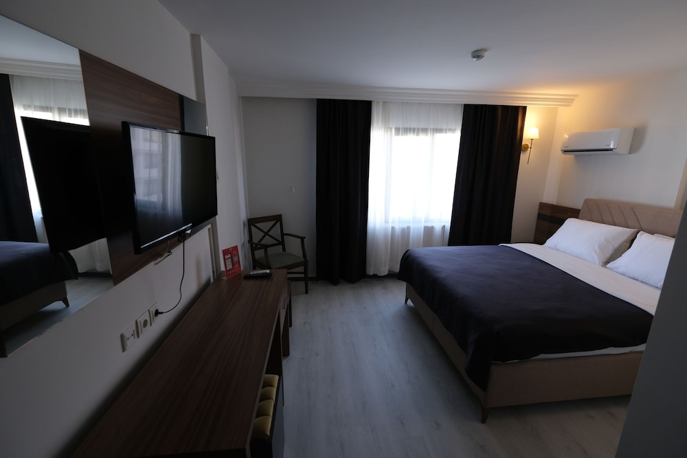 Üstün Otel Alsancak 11/48