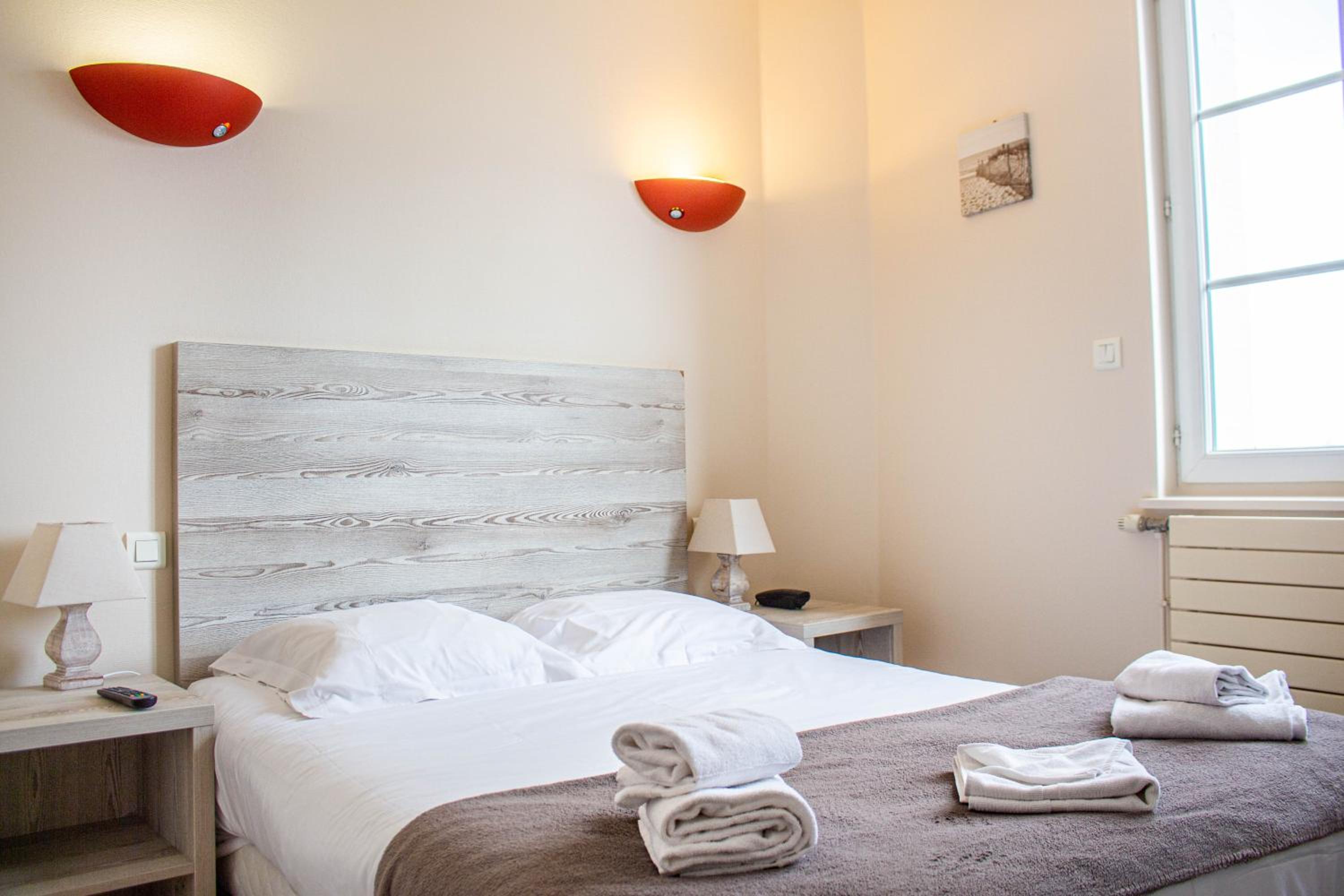 Classic, Double Bed, Bay View، Hotel Du Port Et Des Bains 4/9